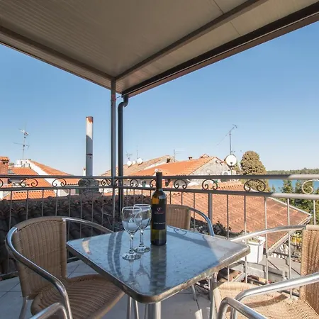 Historic Old Town With The View In Town Appartement Poreč