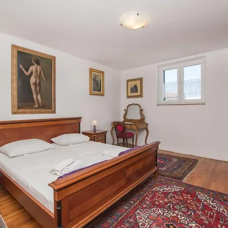 Historic Old Town With The View In Town דירה *