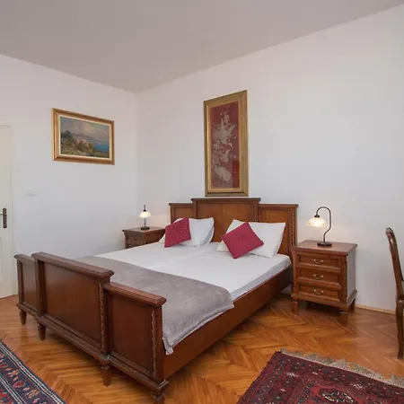 Historic Old Town With The View In Town Apartman