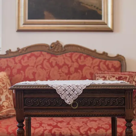 Historic Old Town With The View In Town 아파트 *